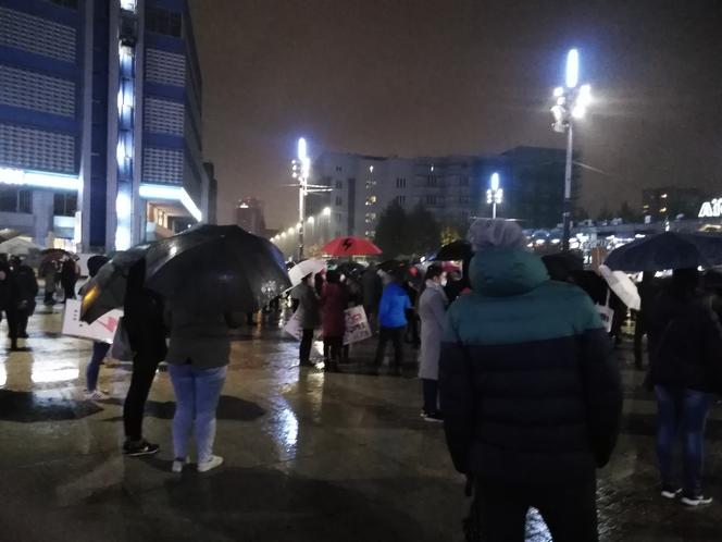 Wojedzówki strajk kobiet w Katowicach. Gigantyczne tłumy na rynku. "To jest WOJNA" [ZDJĘCIA]