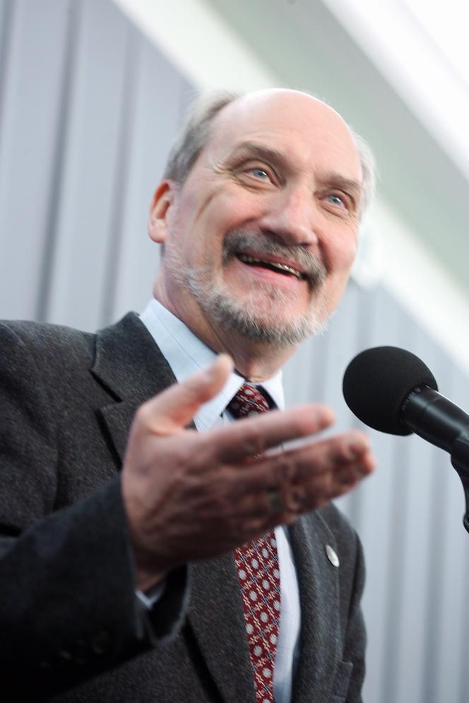  Tak się zmieniał Antoni Macierewicz 