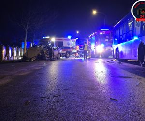 Śmiertelny wypadek z udziałem autobusu i samochodu osobowego przy ulicy Płochocińskiej