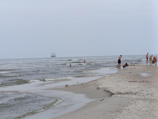 Badanie geologiczne na plaży w Lubiatowie. Budowa elektrowni jądrowej w gminie Choczewo