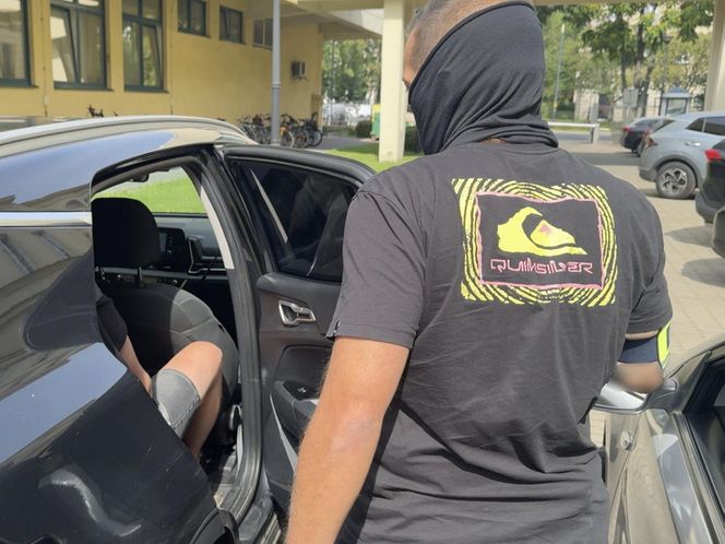 Uśmiechnięty lider gangu w rękach policji. 36-latek wpadł po latach