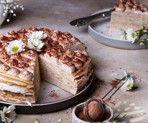 Naleśnikowy sernik TIRAMISU bez pieczenia: łatwy przepis na efektowne ciasto