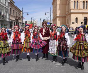 Pochód Juwenaliowy Łódzkich Uczelni. Studenci przejęli Łódź! [ZDJĘCIA]