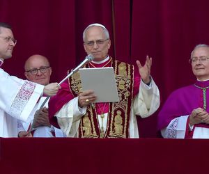 Papież Leon XIV – konserwatysta czy postępowiec? Ojciec Święty pogrywa z obserwatorami przez strój