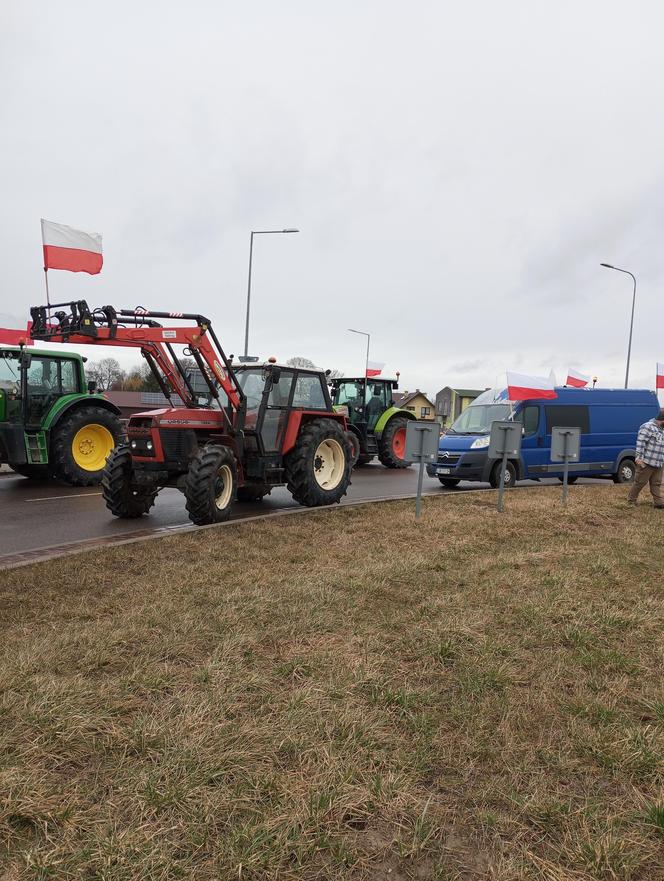 Trwa protest rolników w woj. lubelskim. Blokady są w wielu miejscach w regionie [DUŻO ZDJĘĆ]