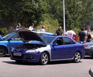 Samochody zablokowały wjazd na stację Orlen w Bielsku-Białej