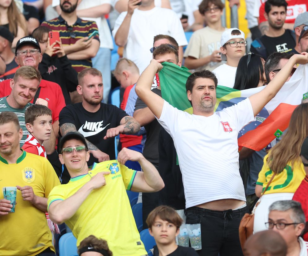 Kibice na meczu gwiazd Polska - Brazylia na Stadionie Śląskim
