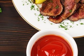 Wykorzystaj zamiast majonezu i kupnych sosów do grilla. Odkąd zaczęłam przygotowywać ten sos do grilla wszyscy działkowicze wpraszają się do mnie na obiad! 