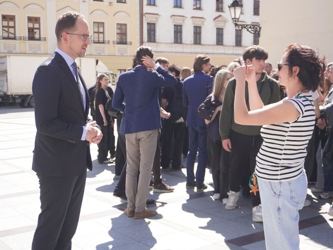 Ulicami Tarnowa przeszedł marsz przeciw przemocy. To reakcja na tragiczną śmierć 16-letniego Szymona 