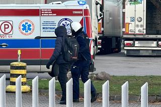 Ciężarówka wypełniona nielegalnymi imigrantami. „Kierowca wezwał służby”****