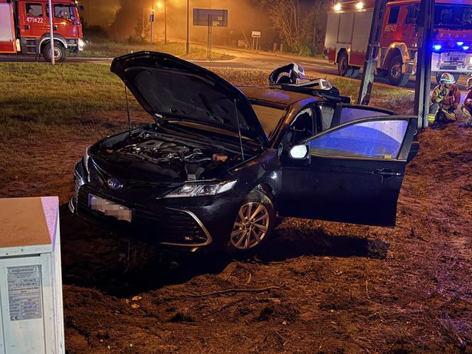 Toyota wjechała pod ciężarówkę. Dramatyczny wypadek pod Legionowem