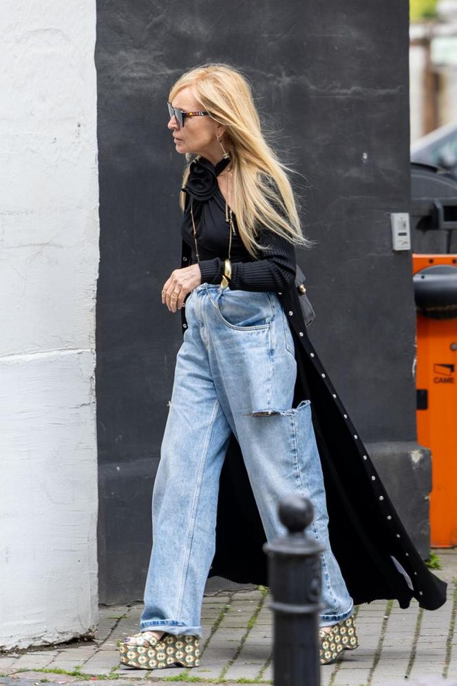 Monika Olejnik w butach Miu Miu za krocie i porwanych dżinsach! Ta stylizacja szokuje