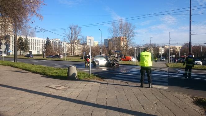 Lublin: POŻAR samochodu na Podzamczu! Auto w płomieniach. DUŻE utrudnienia [ZDJĘCIA]