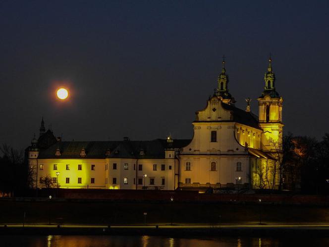 Kraków: Superksiężyc 2019 zrobił wielkie wrażenie!