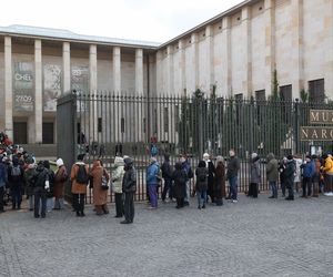 Warszawiacy szturmowali Muzeum Narodowe. Gigantyczne kolejki w ostatnim dniu wystawy obrazów Chełmońskiego