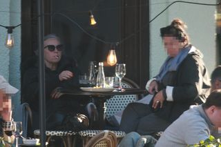 Krystyna Janda w Sopocie zamiast wdychać jod - kurzy jak lokomotywa!