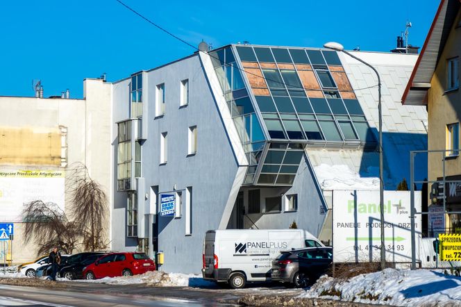 Przewrócony dom w Kielcach