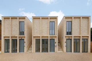 Efekt cegły na elewacji? Jakie materiały elewacyjne imitują mur ceglany?