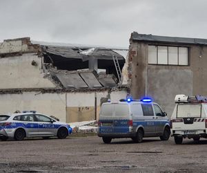 Trwa akcja ratownicza na terenie dawnej zajezdni PKS w Mławie