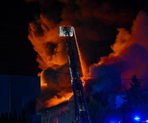 Pożar magazynu farb i lakierów przy ulicy Witosa w Kielcach