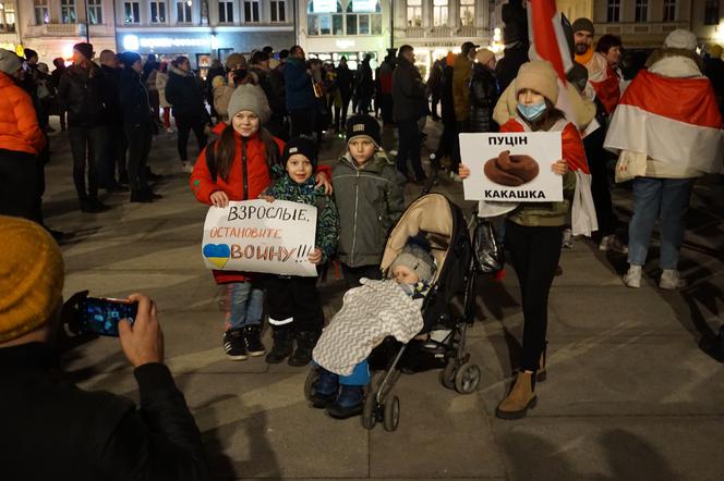 Wojna na Ukrainie. Bydgoszczanie protestowali przeciwko rosyjskiej agresji [ZDJĘCIA]