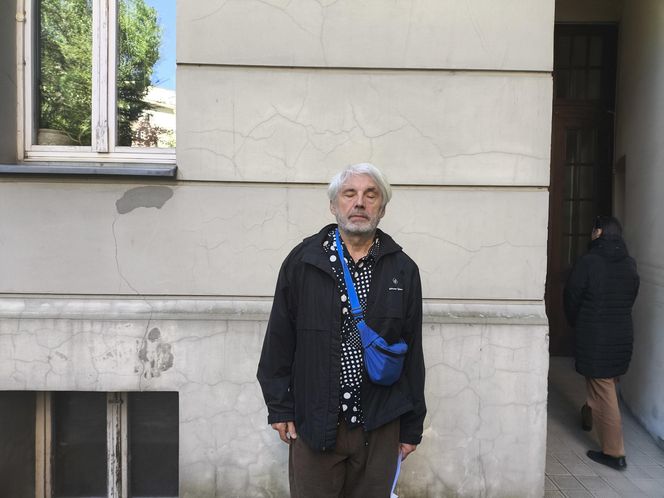 „Marzę, żeby się ogrzać przed śmiercią”. Mieszkańcy kamienicy w centrum Warszawy żyją bez centralnego ogrzewania