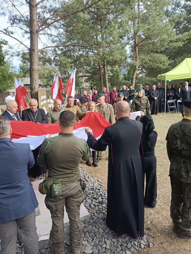 Młody żołnierz zginął na granicy z Białorusią. Odsłonili pomnik na jego cześć. „Niech będzie symbolem”