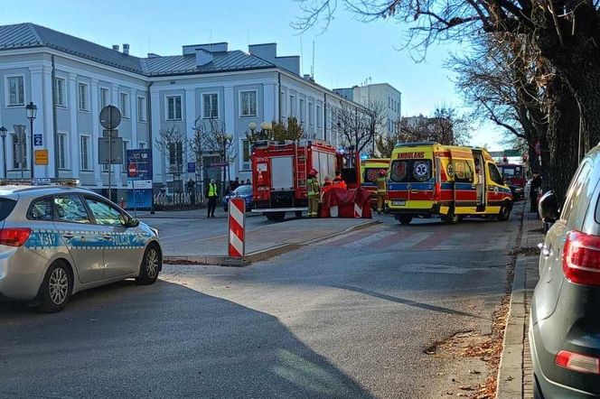 Do potrącenia pieszej kobiety na ulicy Piłsudskiego doszło w rejonie przejścia dla pieszych przy Urzędzie Miasta Siedlce