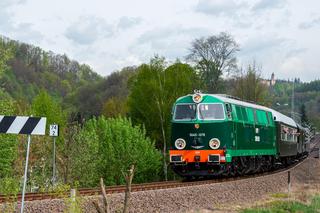 Zabytkowym pociągiem przez Góry Sowie