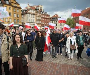 Narodowy Marsz Życia przez Warszawę. Organizatorzy mówią, że idą w obronie „poczętych dzieci zagrożonych aborcją”