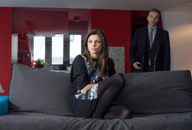 To nie koniec świata 2 sezon odcinek 15 (odc. 2). Anka (Karolina Gorczyca), Paweł (Krystian Wieczorek)
