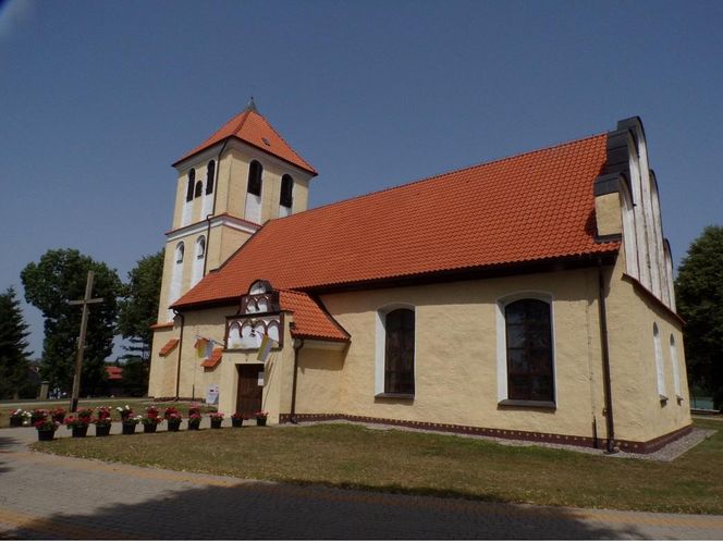 Weekend na Mazurach? Koniecznie zobacz tę wieś! To nie tylko jezioro, ale i historia