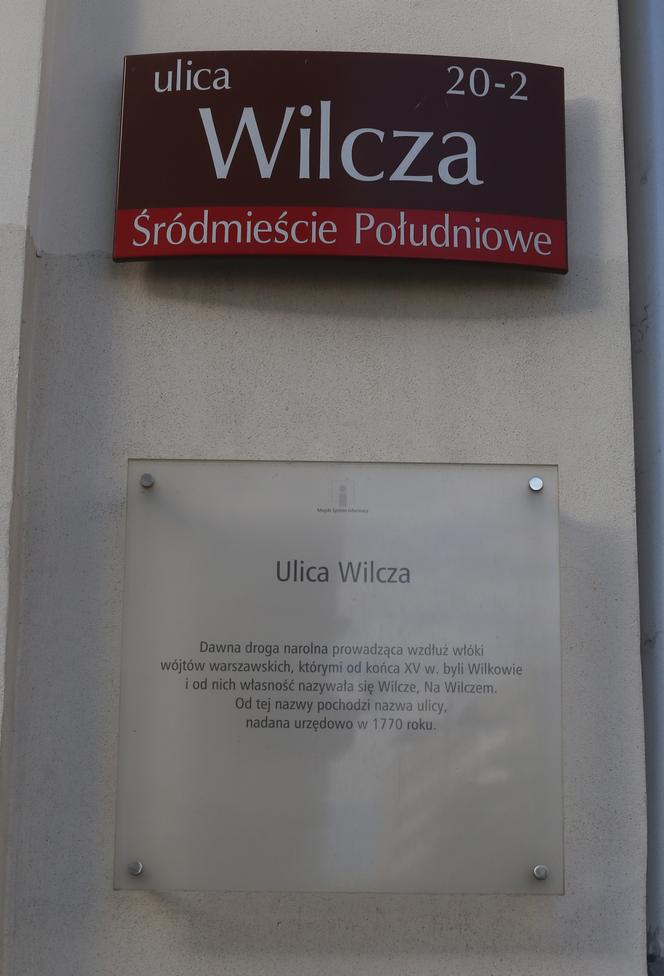 Na Wilczej nadal straszy? „Moja ciocia widywała Czarną Damę”. Historia kamienicy Uminstowskich