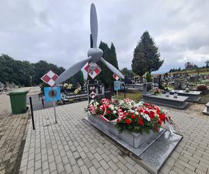 Jarosławianie uczcili 83 rocznicę śmierci lotników nad Pawłosiowem