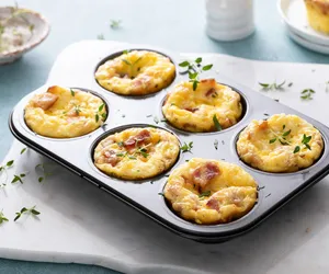 Kąski bekonowo-jajeczne. Pyszne babeczki na keto śniadanie do pracy