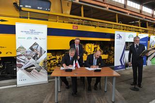 Kolejarze dostaną nowe pociągi do naprawy torowiska. Mówią na nie kombajny