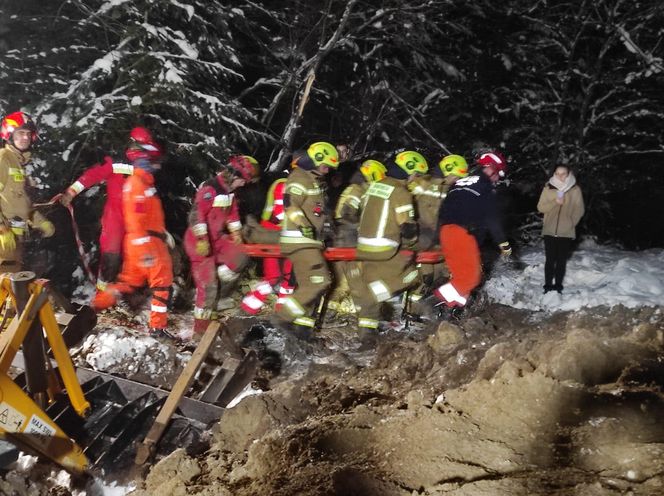 Mężczyzna zasypany przy pogłębianiu studni