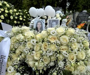 Morderstwo w Mławie. Grób 16-letniej Mai utonął w białych kwiatach