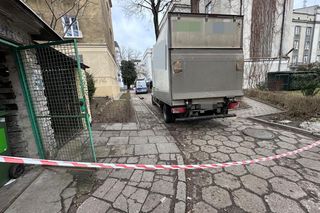 Cofał mercedesem, potrącił kobietę. Dramat na Mokotowie