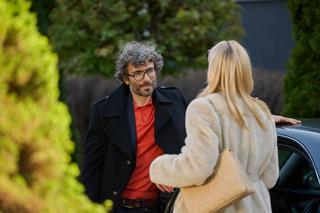 Na Wspólnej, odc. 3831: Monika (Sylwia Gliwa), Aleksander (Łukasz Musiał)