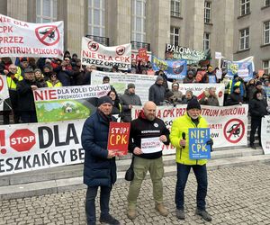 Protest przeciwko kolei do CPK w Katowicach. Zostawcie nasze domy