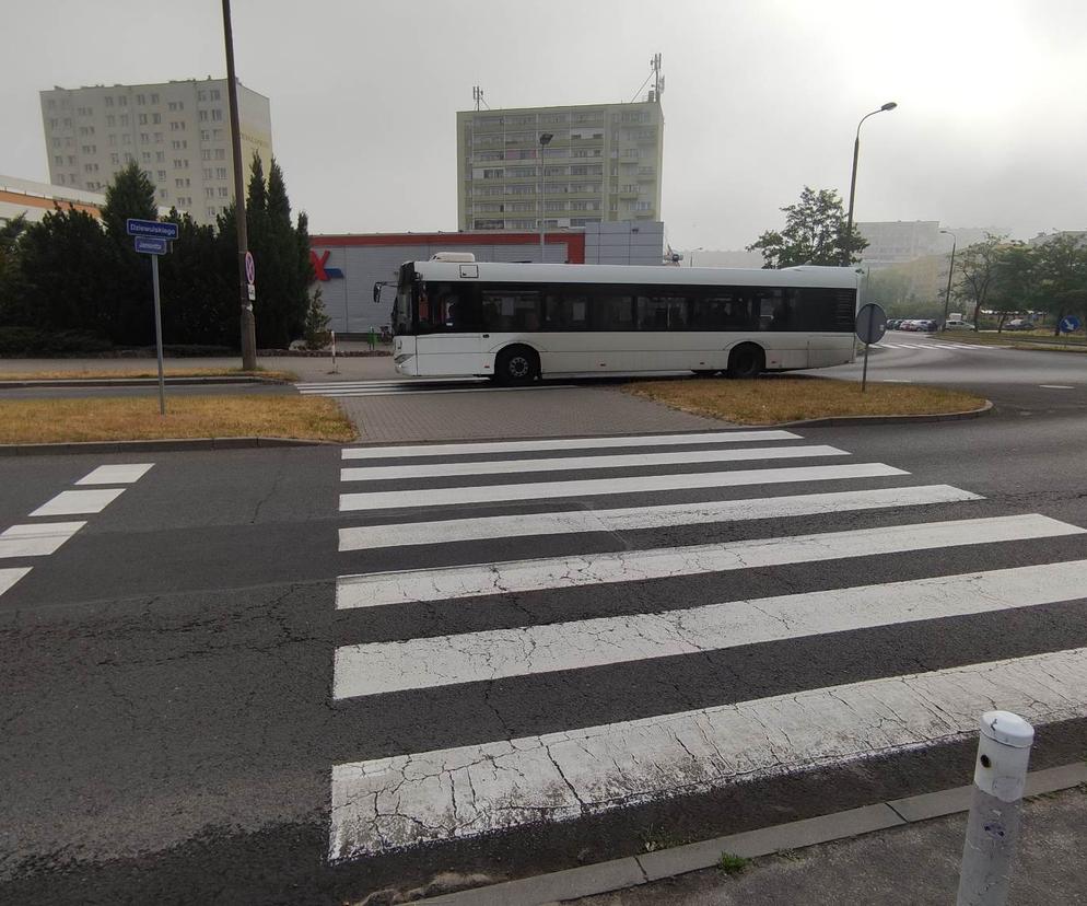 Kierowca autobusu potrącił kobietę. Sąd oddał mu prawo jazdy