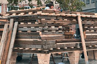 Montaż pawilonu w przestrzeni Kopenhagi