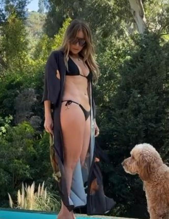 Jennifer Lopez pozowała prawie nago! Zobacz co wtedy zrobił pies