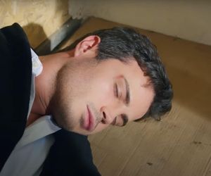 Ege odnajdzie Zeynep, ale porywacz Ragip dźgnie go nożem i zabije. Ukochany skona w ramionach zrozpaczonej Zeynep.