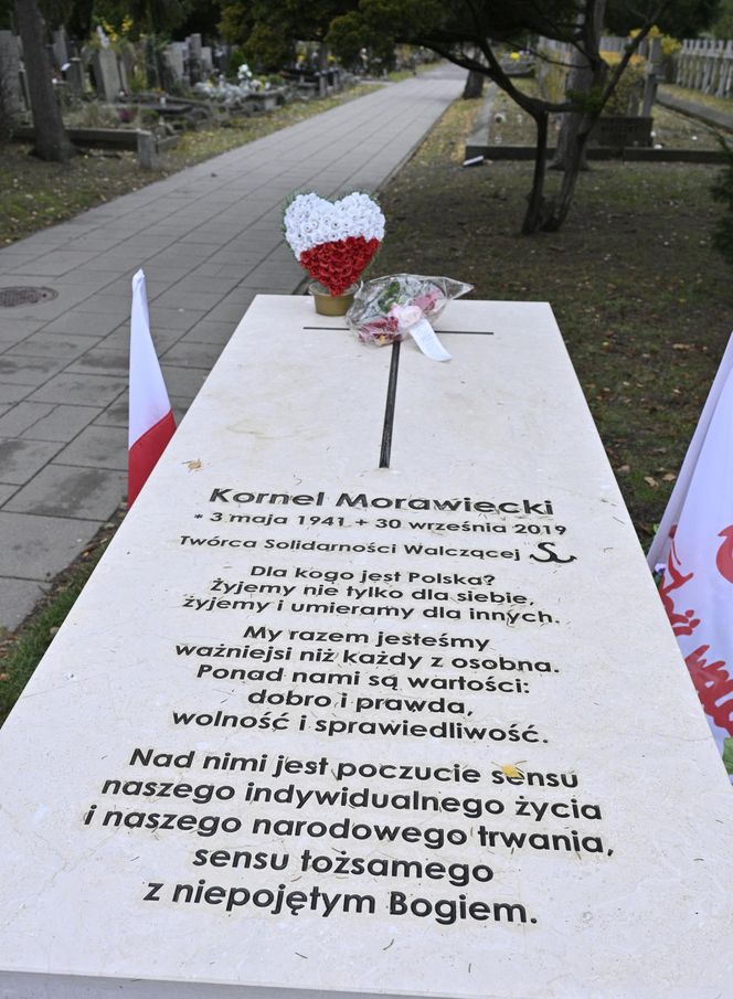 Grób Kornela Morawieckiego na  Powązkach Wojskowych