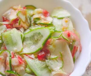 Sałatka działkowca – prostota i smak w jednym. Kilka składników, 5 minut i gotowe