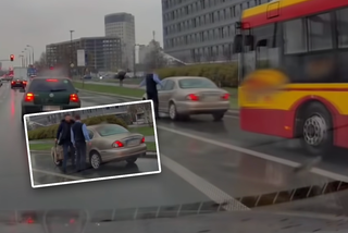 Zapasy na trawniku przy drodze! Kierowca warszawskiego autobusu starł się z kierowcą Jaguara - WIDEO