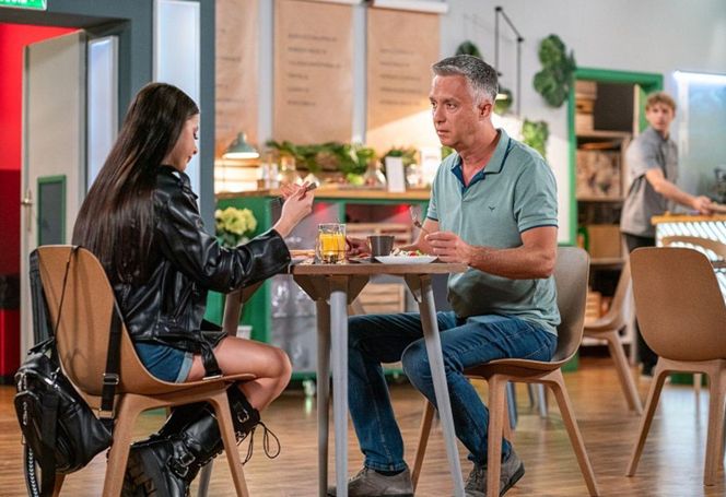 "Pierwsza miłość" streszczenia odcinków 4095-4099. Filip poznaje nazwisko dawcy szpiku dla Angeliki. Jest w szoku