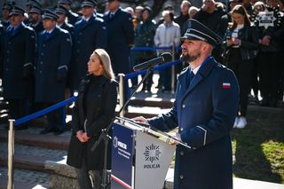 Nowi policjanci i policjantki w śląskim garnizonie. Uroczyste ślubowanie w Katowicach